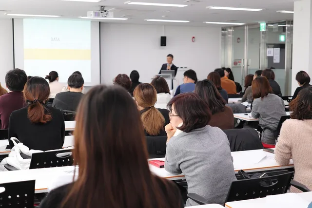 lecture, instructor, lecture room, room, this special steel company, teacher, education, seminar, man, school, standing, study, this home, window companies 24, seoul business hub, crowd, people many, lecture, lecture, lecture, lecture, teacher, teacher, teacher, teacher, teacher, seminar, seminar, seminar, seminar. Customer data platform for B2B companies: what UK teams should check
