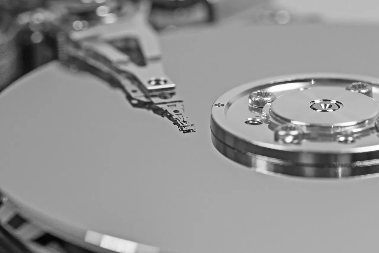 hard drive, detail, reading head, inner workings, macro, memory chip, cut out, hardware, magnetic heads, print head, data store, computer, component, disk, magnetic data storage, hdd, technology, data, it, repair, data processing, sata, edp, chip, hard drive, hard drive, hard drive, hard drive, hard drive, hdd, hdd, chip